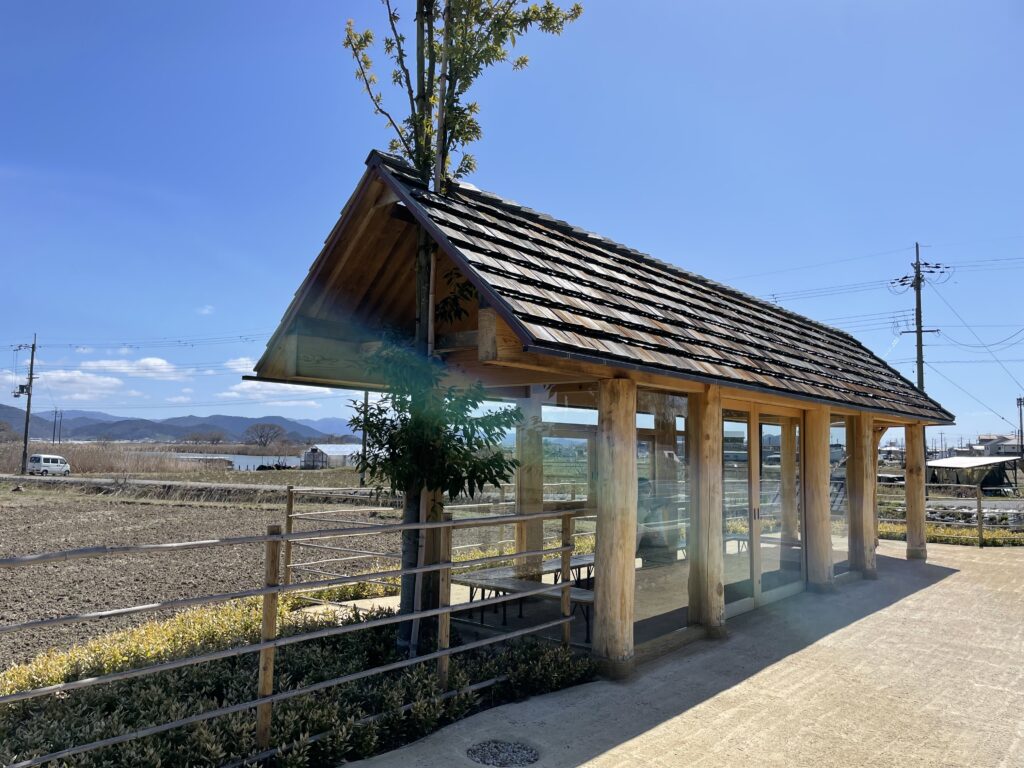 ラコリーナ前のバス停