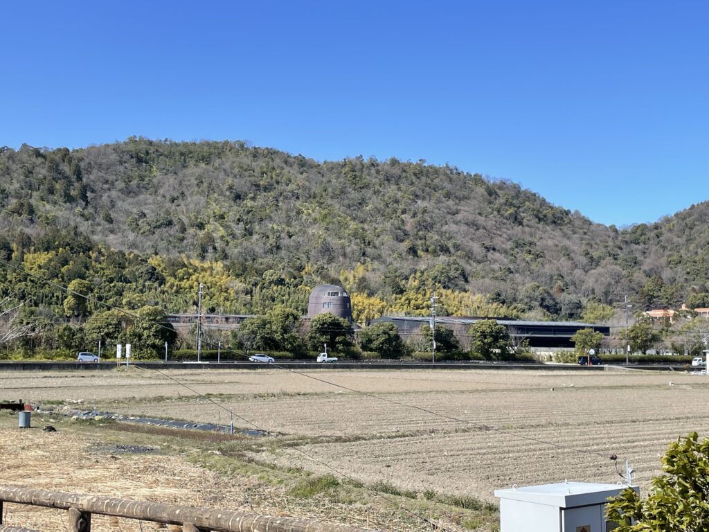 農道から見たラコリーナ