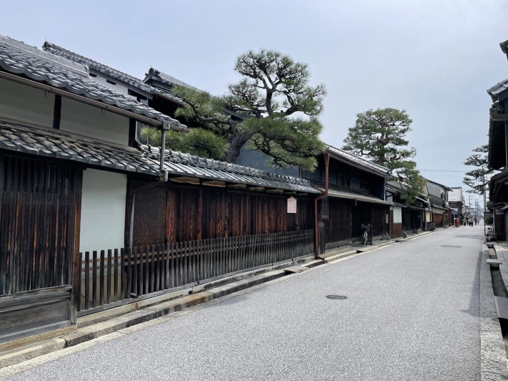 近江商人屋敷が並ぶ風情ある通り