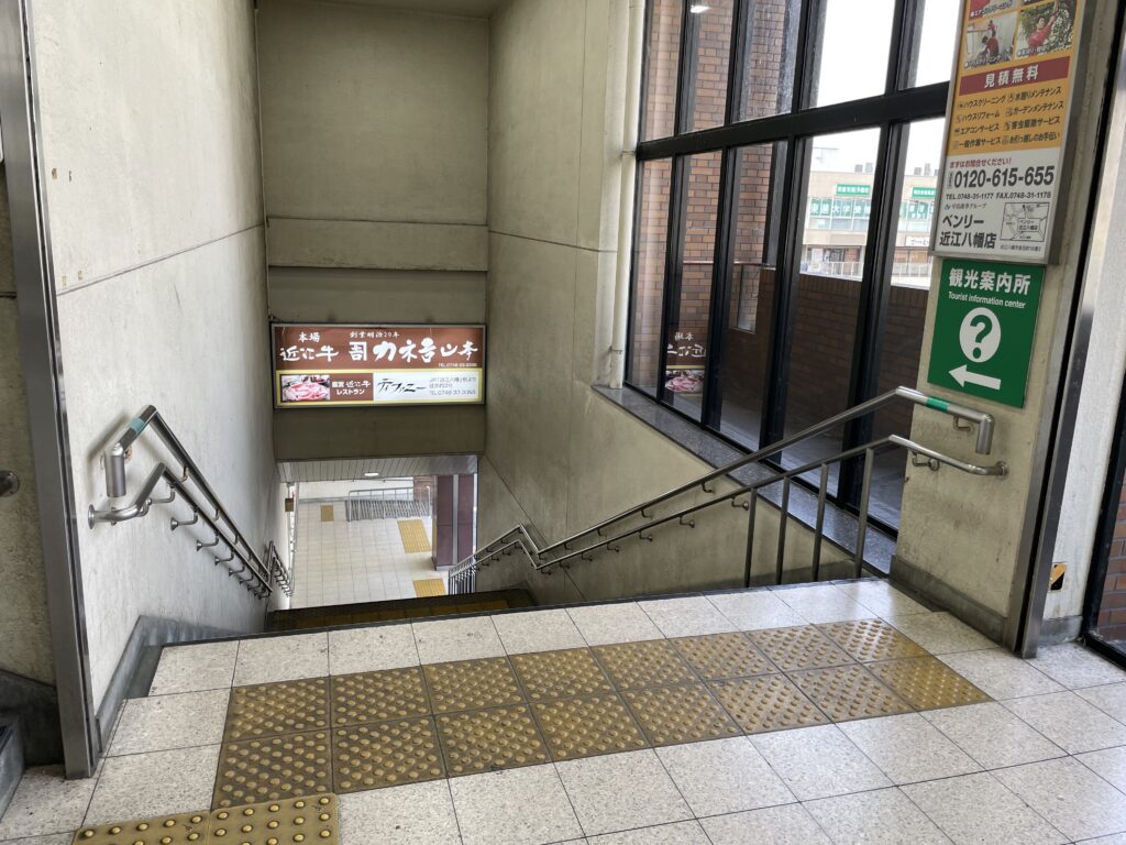 近江八幡駅構内