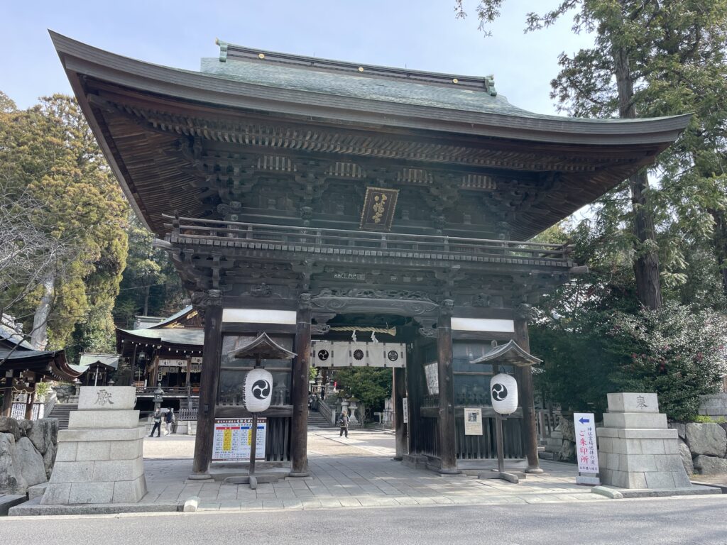 迫力ある日牟禮八幡宮