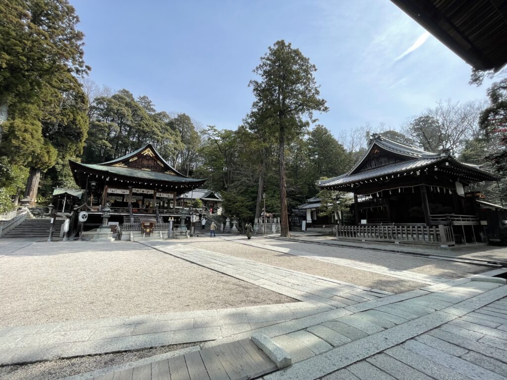 日牟禮八幡宮の境内