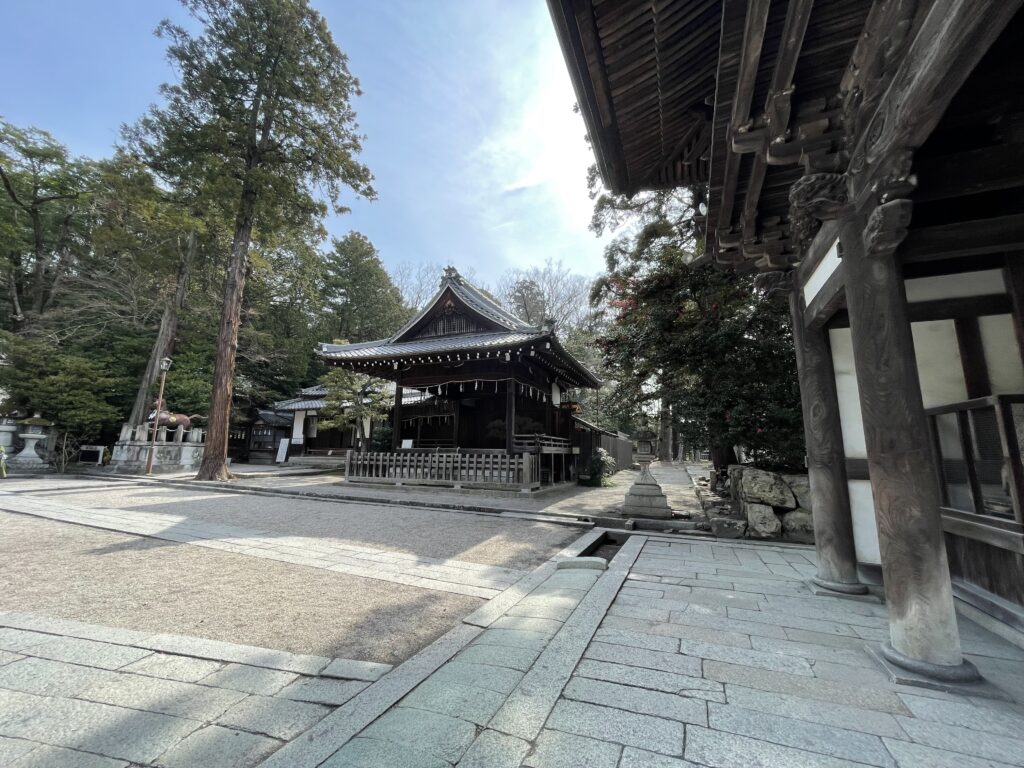 日牟禮八幡宮の境内